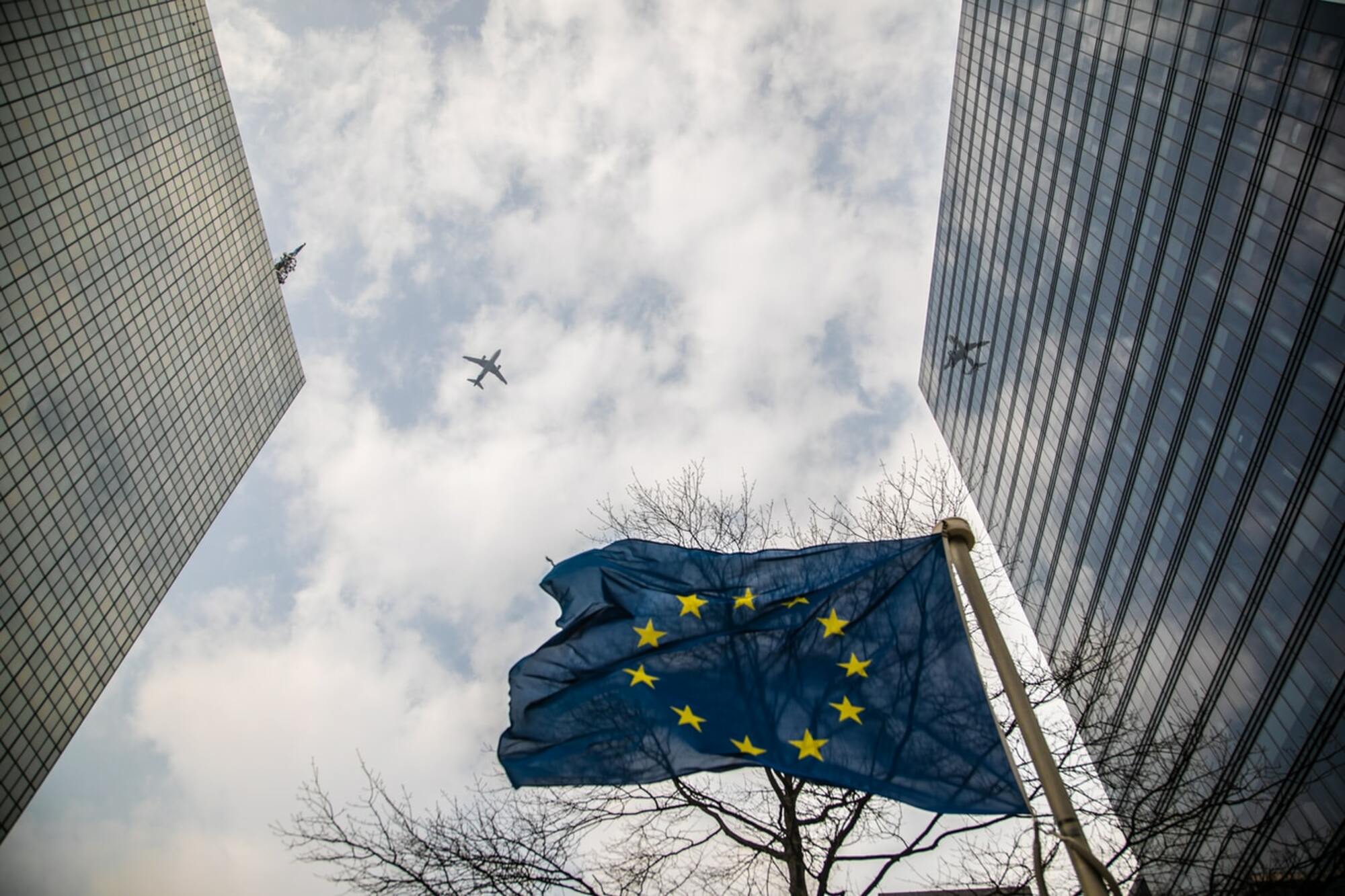 How to immigrate from Pakistan to Europe